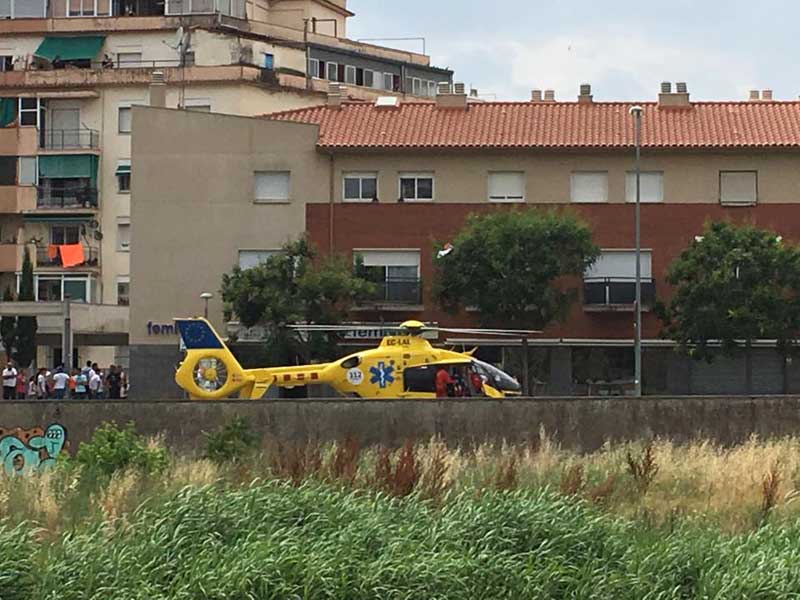 El herido fue trasladado a al hospital en un helicóptero medicalizado. Foto: Pep Casasnovas