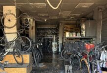 Un incendio causa graves daños en una tienda de bicicletas de Parets
